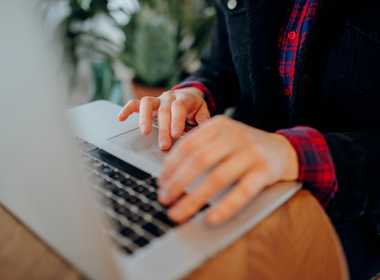 AI website creator vs. traditional CMS: which is right for you?