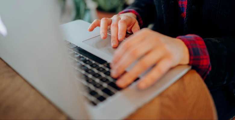 AI website creator vs. traditional CMS: which is right for you?