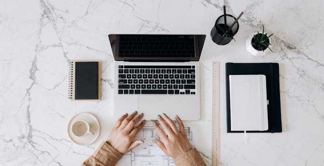 15 best AI website examples for service businesses (B12 gallery picks)