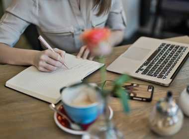 How to write website content with AI (templates + prompts)