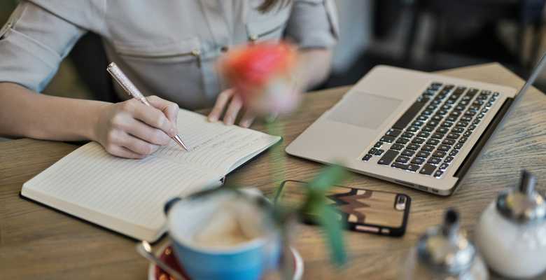 How to write website content with AI (templates + prompts)