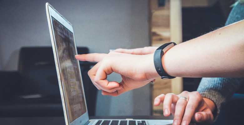 How to build a customer referrals program for repeat purchases and new clients