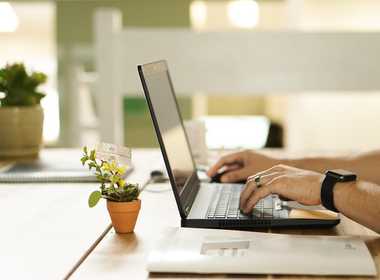 Business name & slogan generators: how AI can help